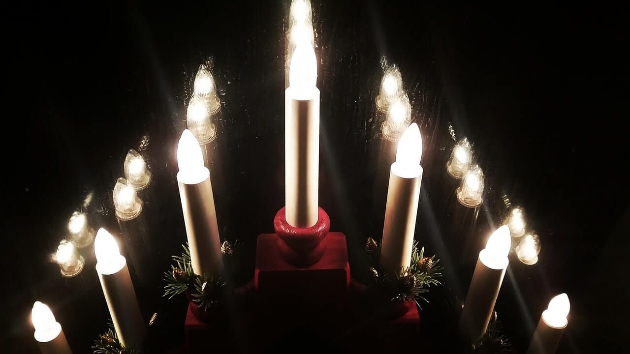 kerstverlichting trappetje raam